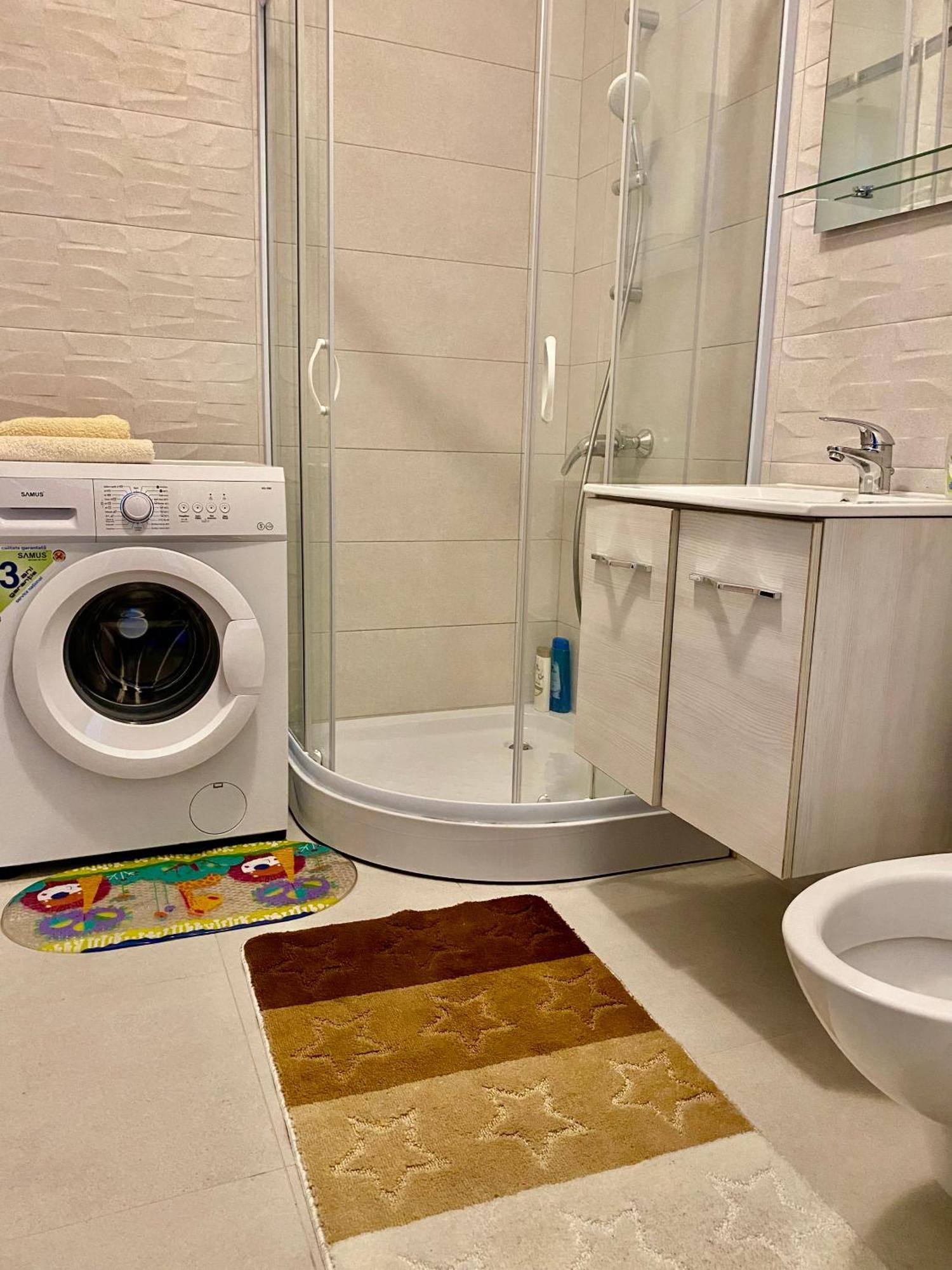 Appartement Garsoniera Trivale City à Piteşti Extérieur photo